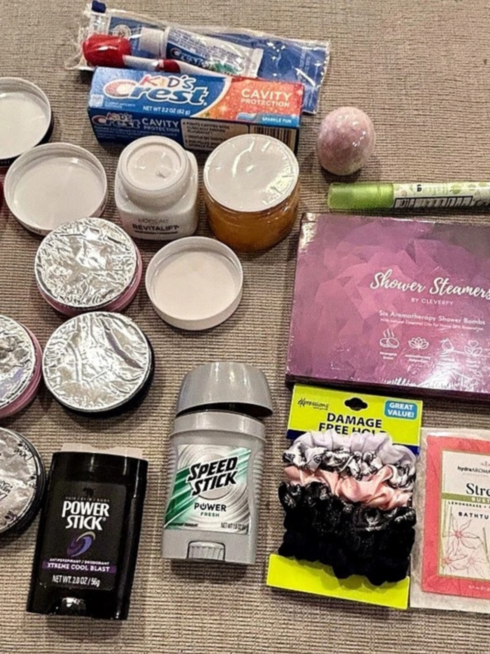L'Oréal Revitalift personal items